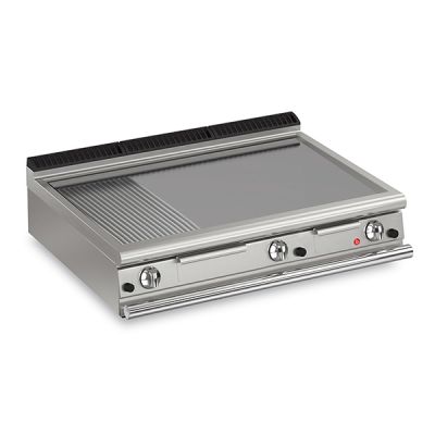 Baron Q90FTT/G1220 3 Burner Gas Fry Top With 2/3 Smooth 1/3 Ribbed Mild Steel Plate and Thermostat Control